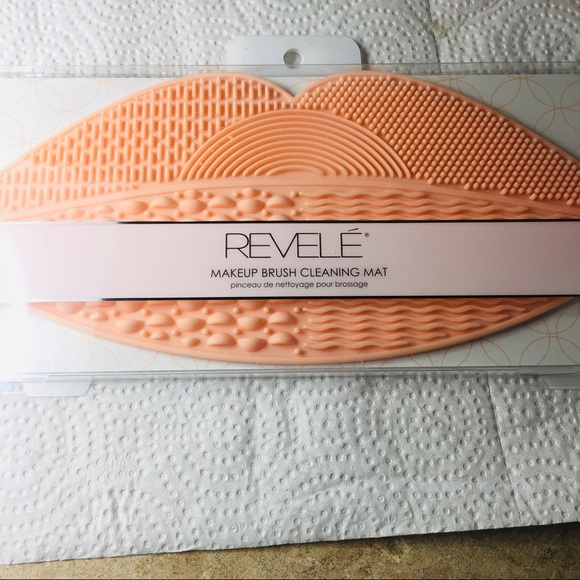MAKEUP CLEANING BRUSH MAT IN PEACH! LIPS! - Picture 5 of 6